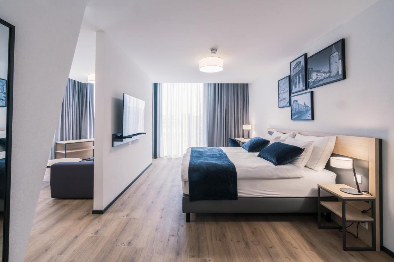 Yparc Hotel 伊韦尔东 外观 照片